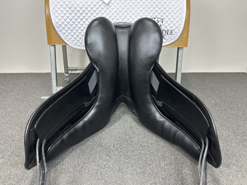17 inch Kent and Masters Competition Series Monoflap Dressage Black Adjustable - Image 2