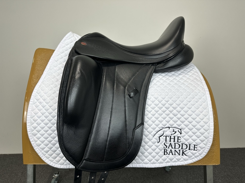 17 inch Kent and Masters Competition Series Monoflap Dressage Black Adjustable