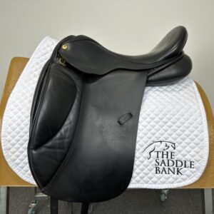 17.5 inch Exselle Dressage Black Medium Wide