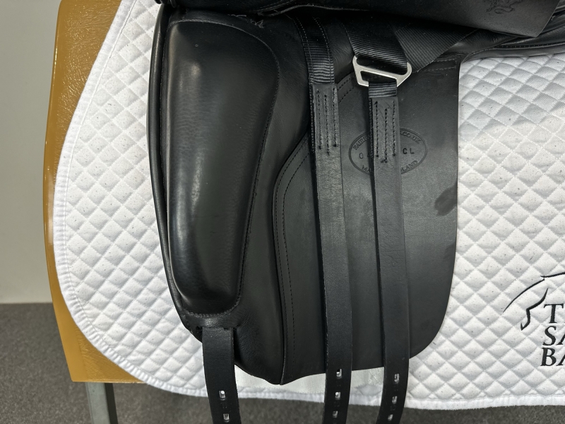 17.5 inch Fairfax Classic Cupped Flap Dressage MDC Black Adjustable - Image 2