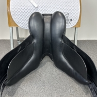 17.5 inch Fairfax Classic Cupped Flap Dressage MDC Black Adjustable - Image 3