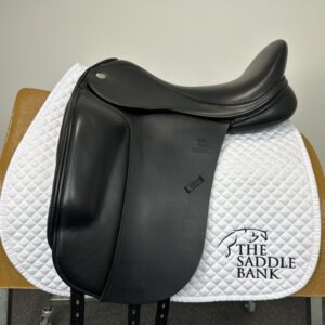 17.5 inch Fairfax Classic Cupped Flap Dressage MDC Black Adjustable
