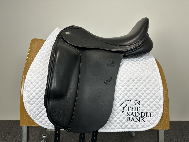 17.5 inch Fairfax Classic Cupped Flap Dressage MDC Black Adjustable