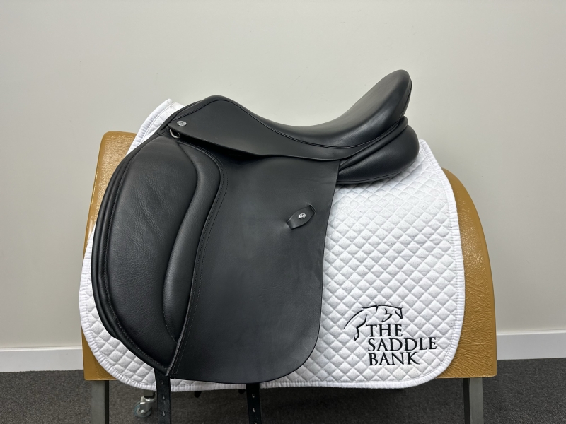 17.5 inch Ideal Technical and Traditional (T and T) Twinflap Dressage Black Adjustable